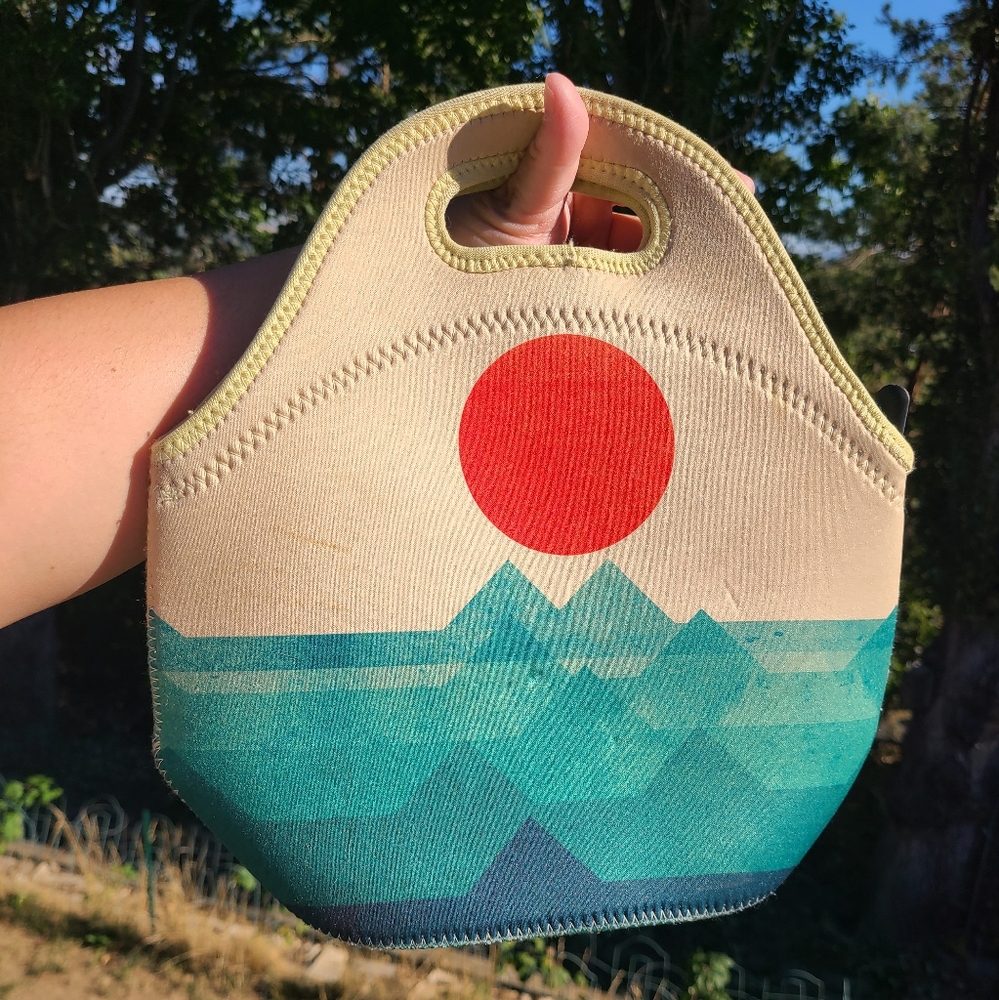 Art of Lunch Insulated Lunch Bag with Sunrise Geometric Design for Picnics - Picture 4 of 8